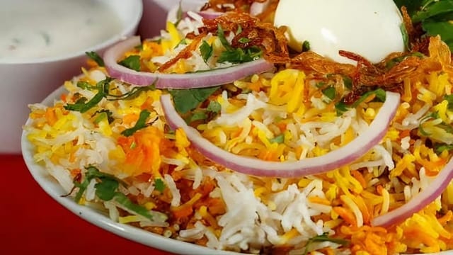 Ulavacharu Chicken Dum Biryani.